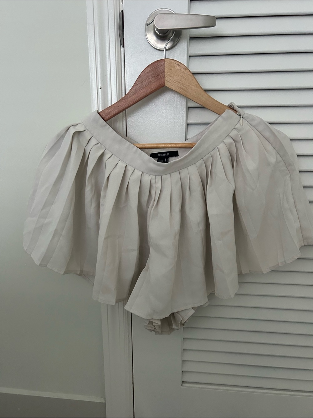 Forever 21 Cream Pleated Mini Skirt